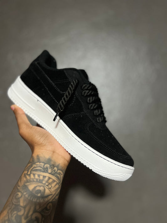 Nike Air Force 1 Low Preto e Branco Trançado