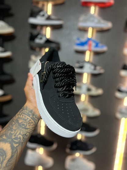 Nike Air Force 1 Low Preto e Branco Trançado