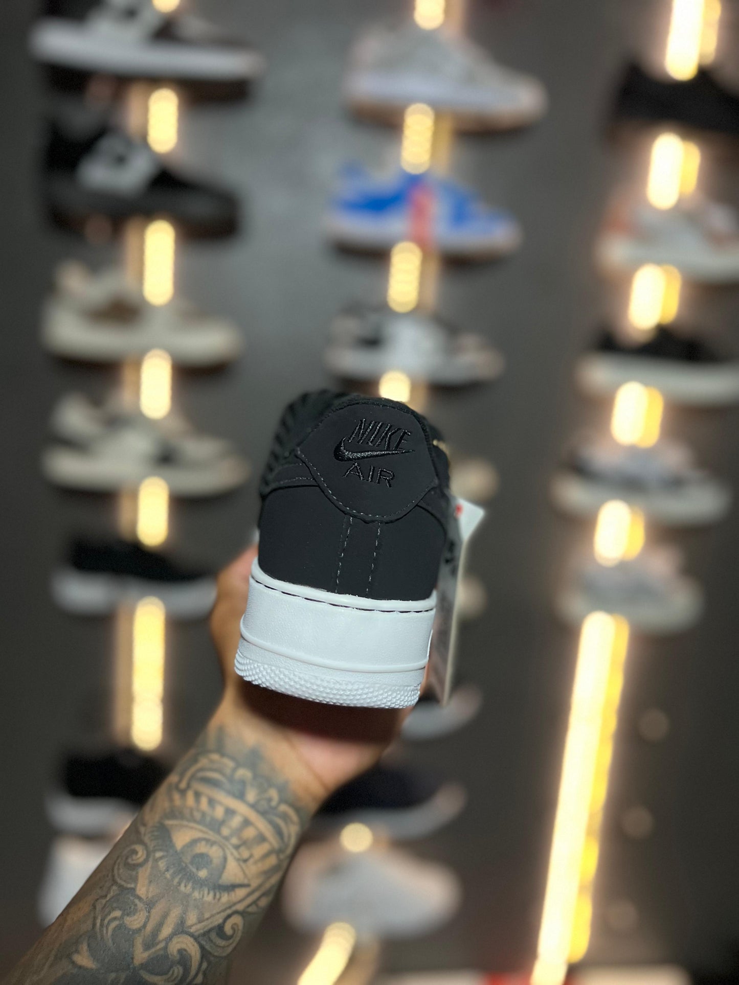 Nike Air Force 1 Low Preto e Branco Trançado